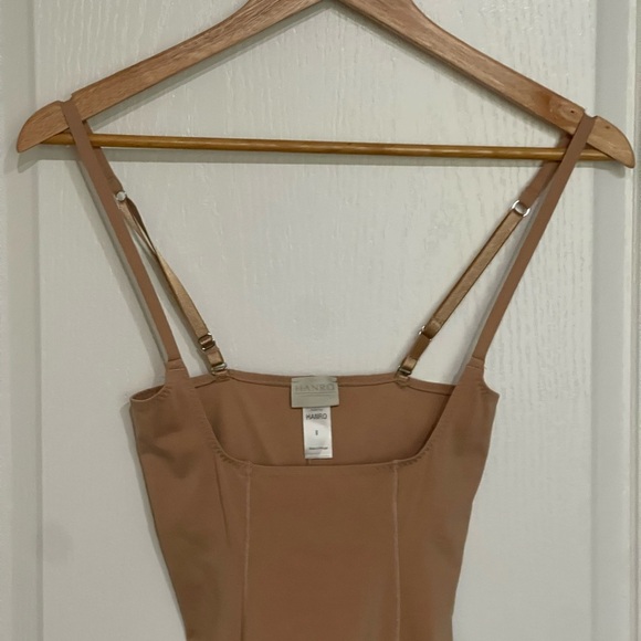 Hanro Natural Shape Open Bust Bodydress in Nude
Shaper Shapewear Slip Medium - Picture 4 of 8